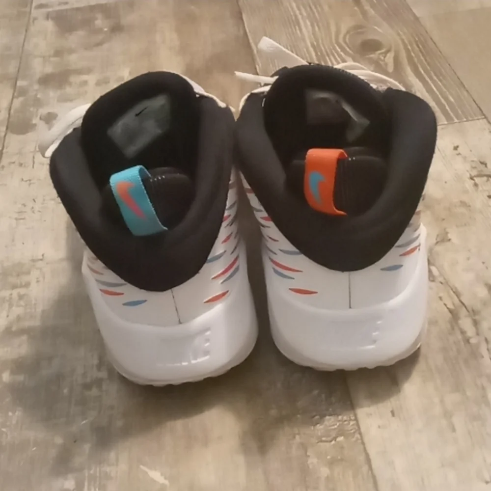 Nike Team Hustle D9